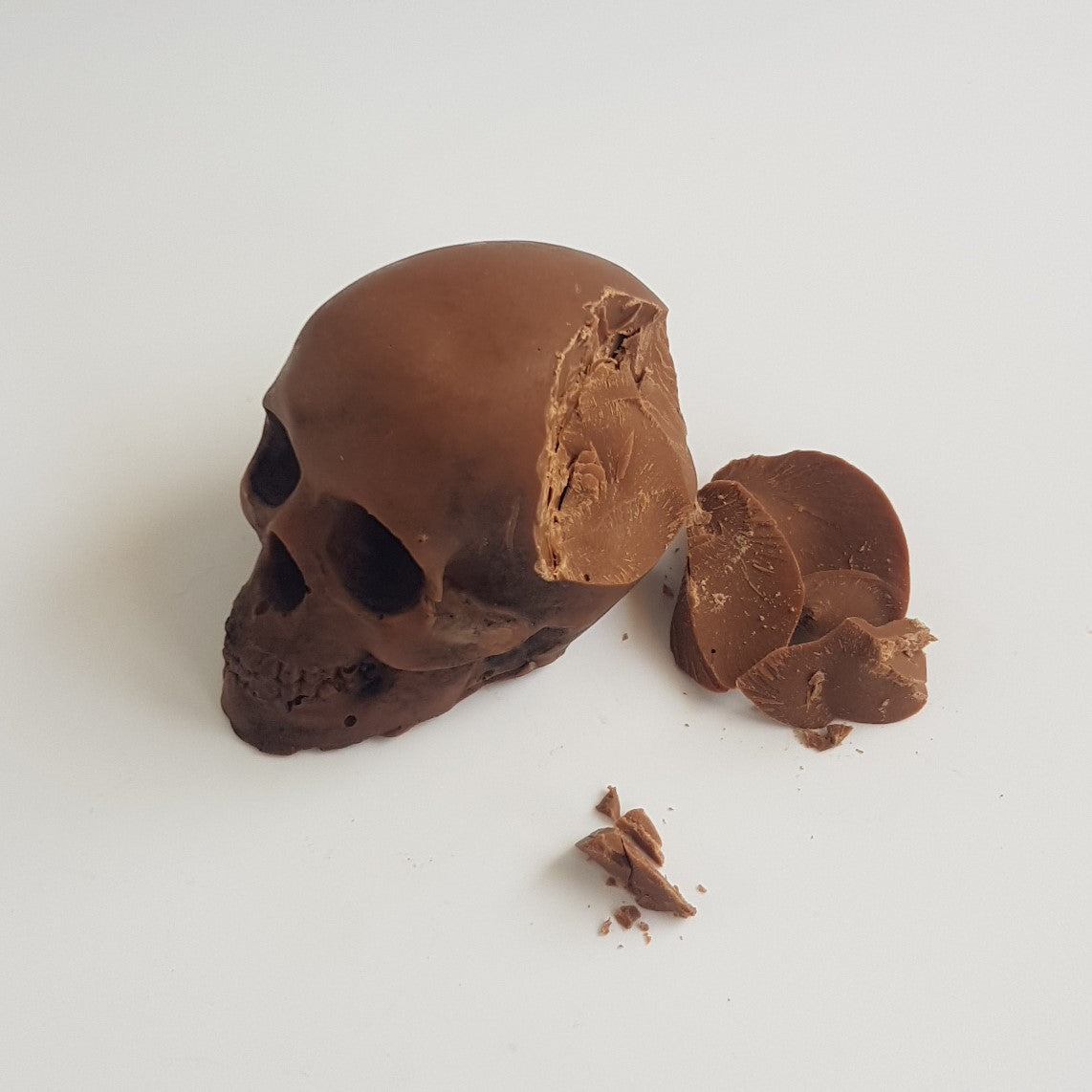 Large milk chocolate skull 200g